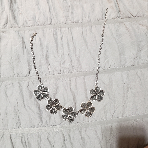 Paparazzi Silver Mesh Flower Statement Necklace & Earring Set - Picture 4 of 16